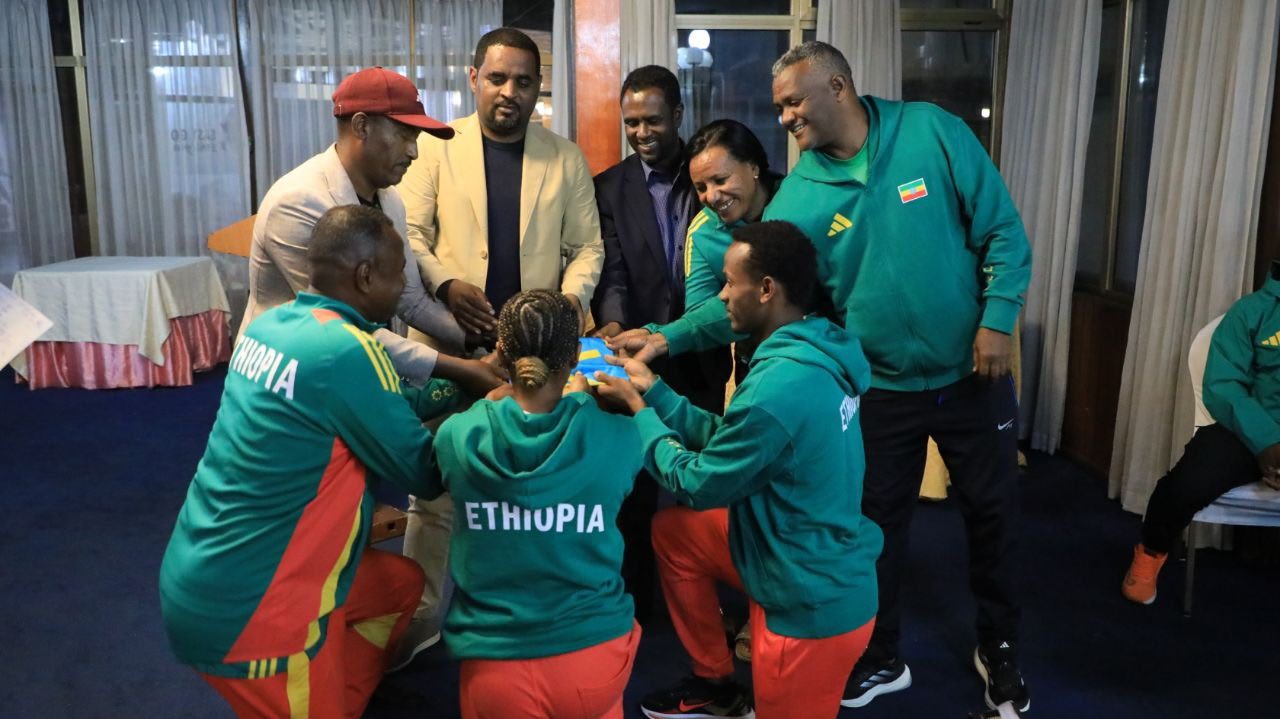 የኢትዮጵያ አትሌቲክስ ልዑክ ቡድን ሽኝት ተደረገለት።